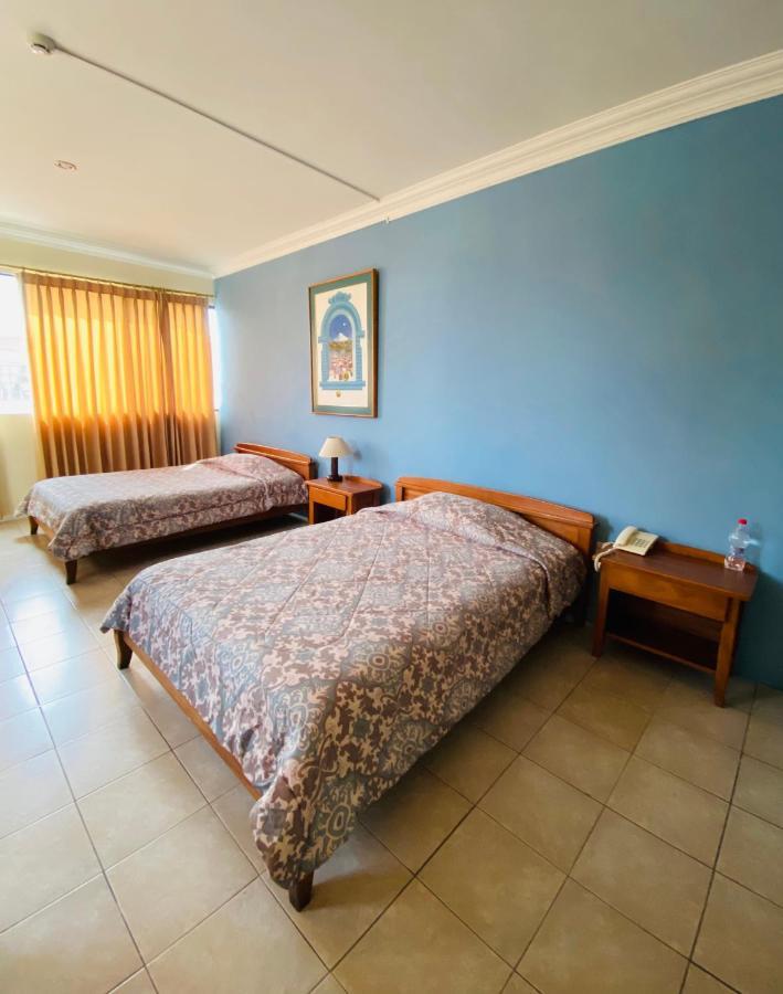 Hostal Solar Del Puerto Machala Exteriör bild