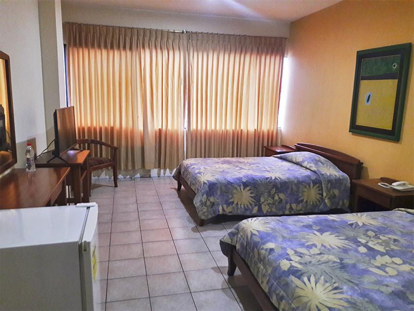 Hostal Solar Del Puerto Machala Exteriör bild